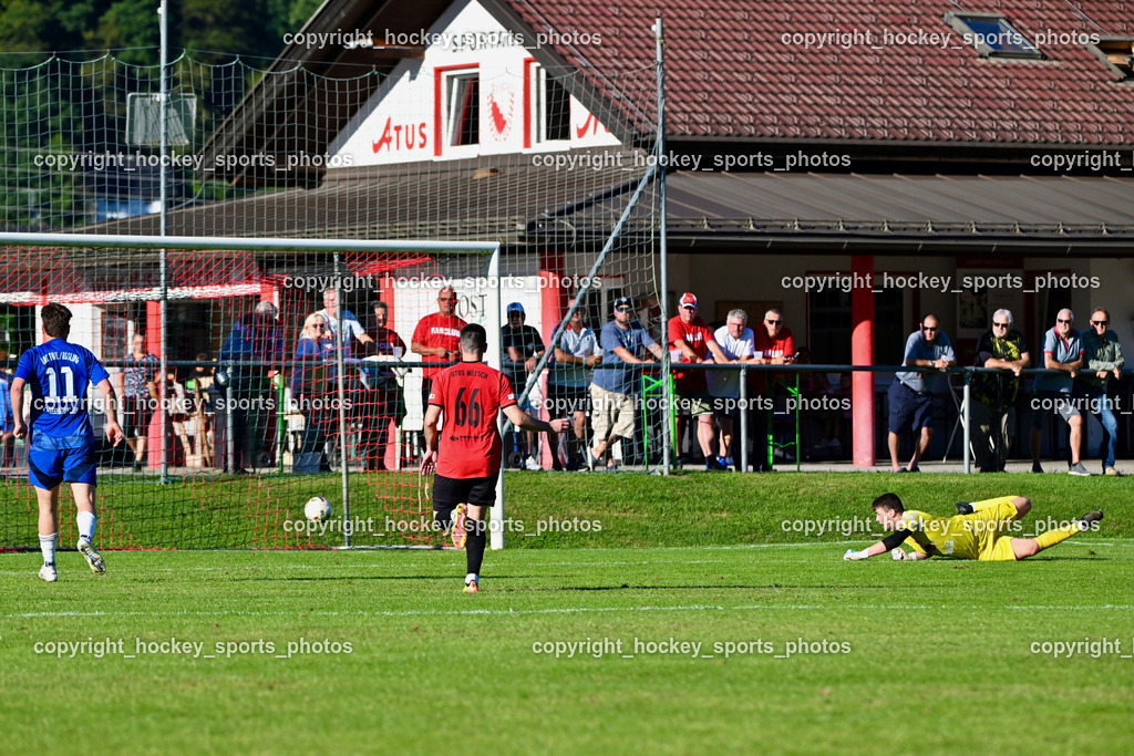 ATUS Nötsch vs. Thal Assling | #1 Filip Stanojevic ATUS Nötsch, #66 Gasper Hozjan ATUS Nötsch, #11 Pascal Oliver Kofler Thal Assling, Tor Thal Assling, ATUS Nötsch vs. Thal Assling, ATUS Nötsch vs. Thal Assling am 31.08.2025 in Nötsch (Dobratsch Arena), Austria, (Photo by Bernd Stefan)