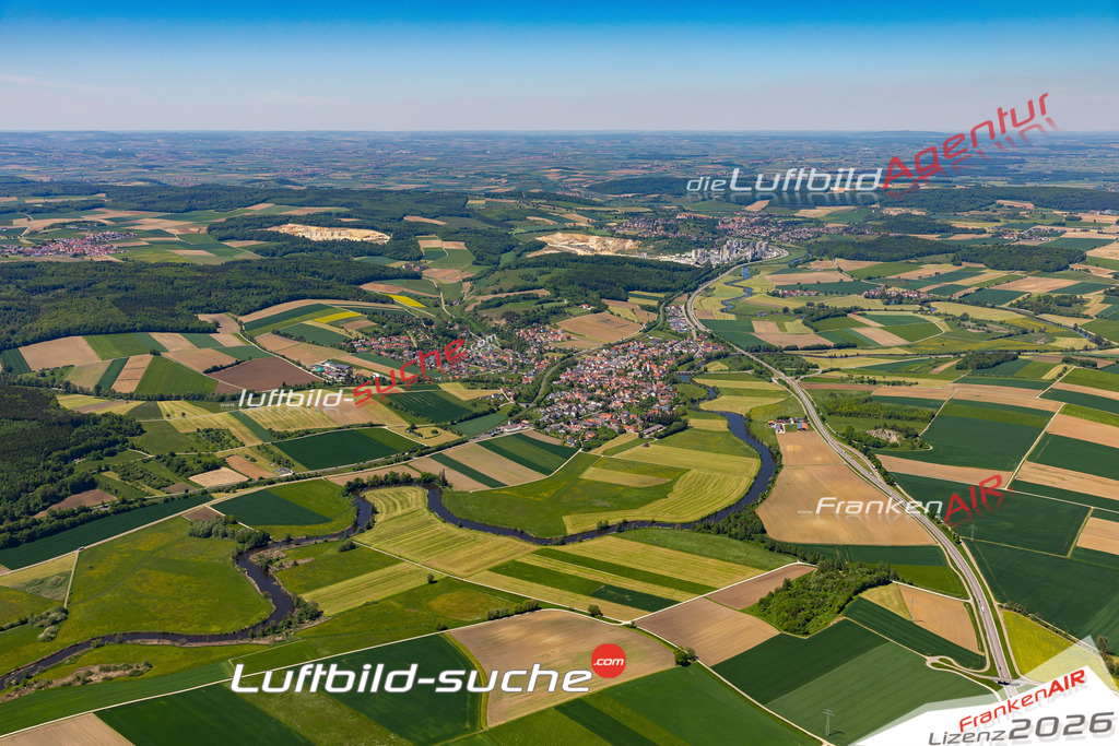 Die Luftaufnahme Ebermergen - Harburg wurde 2021 mittels Flugzeug (keine Drohne) erstellt. Hohe Auflösung -für große Poster und Wandbilder geeignet!