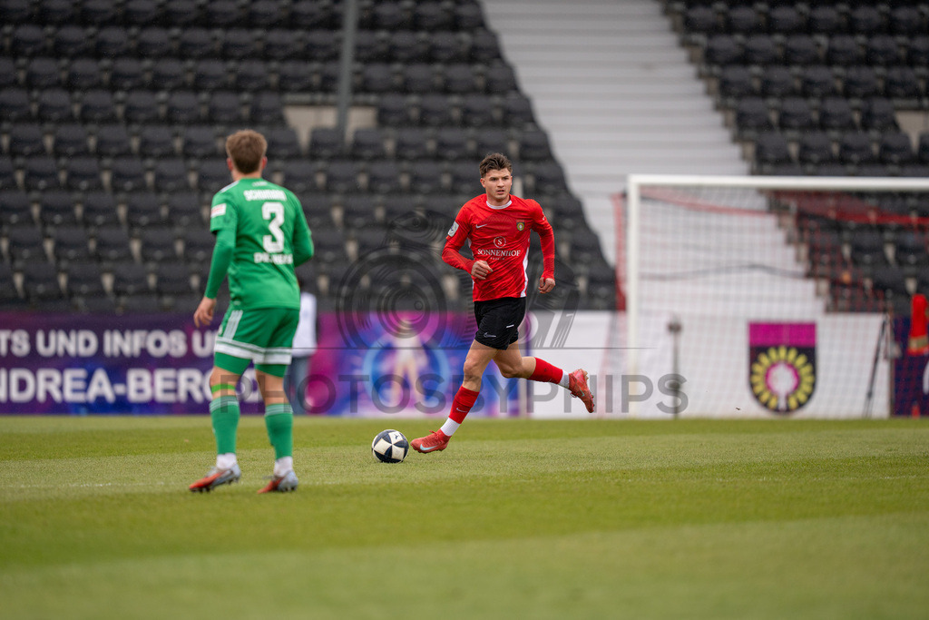 SG Sonnenhof Grossaspach vs. FC 08 Homburg, Fussball, Regionalliga Suedwest, 26. Spieltag, 28.03.2026 | Antonis Aidonis (SG Sonnenhof Grossaspach, #15) am Ball,SG Sonnenhof Grossaspach vs. FC 08 Homburg, Fussball, Regionalliga Suedwest, 26. Spieltag, 28.03.2026