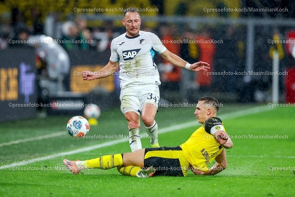 BVB07122501074 | 07.12.2025, Fußball, Borussia Dortmund - TSG 1899 Hoffenheimt, 1. Fußball Bundesliga, 13. Spieltag, Signal Iduna Park, Saison 2025 2026: Nico Schlotterbeck&nbsp;(BVB #04) trennt Vladimír Coufal&nbsp;(TSG Hoffenheim #34) per Grätsche vom Ball  DFB regulations prohibit any use of photographs as image sequences and or quasi-video.