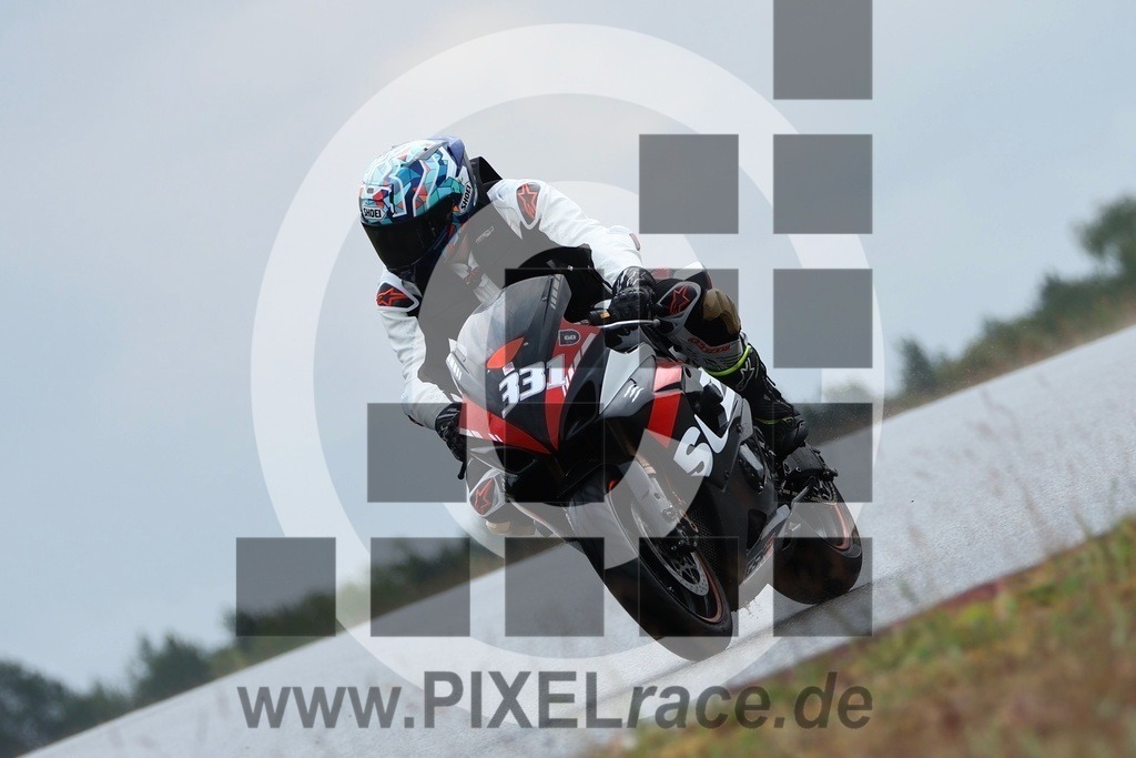 0331-20250608_10625 | Schöne Erinnerungen an spannende Momente - das festzuhalten ist unser Job. PIXELrace.de ist seit 2003 auf den Rennstrecken Europas unterwegs um die Action draußen beim Fahren und die wunderbare Stimmung imm Fahrerlager für euch einzufangen.