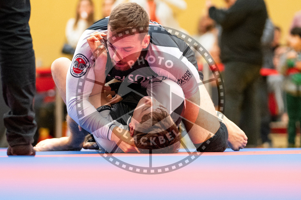 20231118PBB13504 | Fighters compete during the AJP Tour 600 Frankfurt Championship in Frankfurt/Main, Germany, on November 18, 2023.