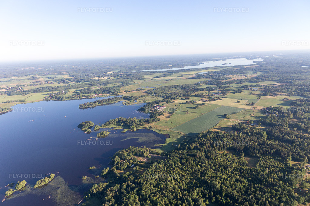 Vue aérienne: Vue de la ville à Skäggalösa dans le département Kronoberg, Suède. Photo: IMG_108094.jpg prise le 28/06/2018 par Werner Riehm/FLY-FOTO.euRésolution de l'original: 5472 x 3648 px