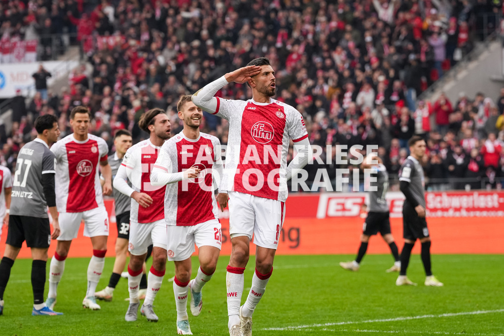 GER Rot-Weiss Essen vs. SSV Ulm, Fussball, 3. Liga, Spieltag 19, Saison 2025/2026, 20.12.2025 | GER Rot-Weiss Essen vs. SSV Ulm, Fussball, 3. Liga, Spieltag 19, Saison 2025/2026, 20.12.2025Foto: Fabian Friese - Realisiert mit Pictrs.com