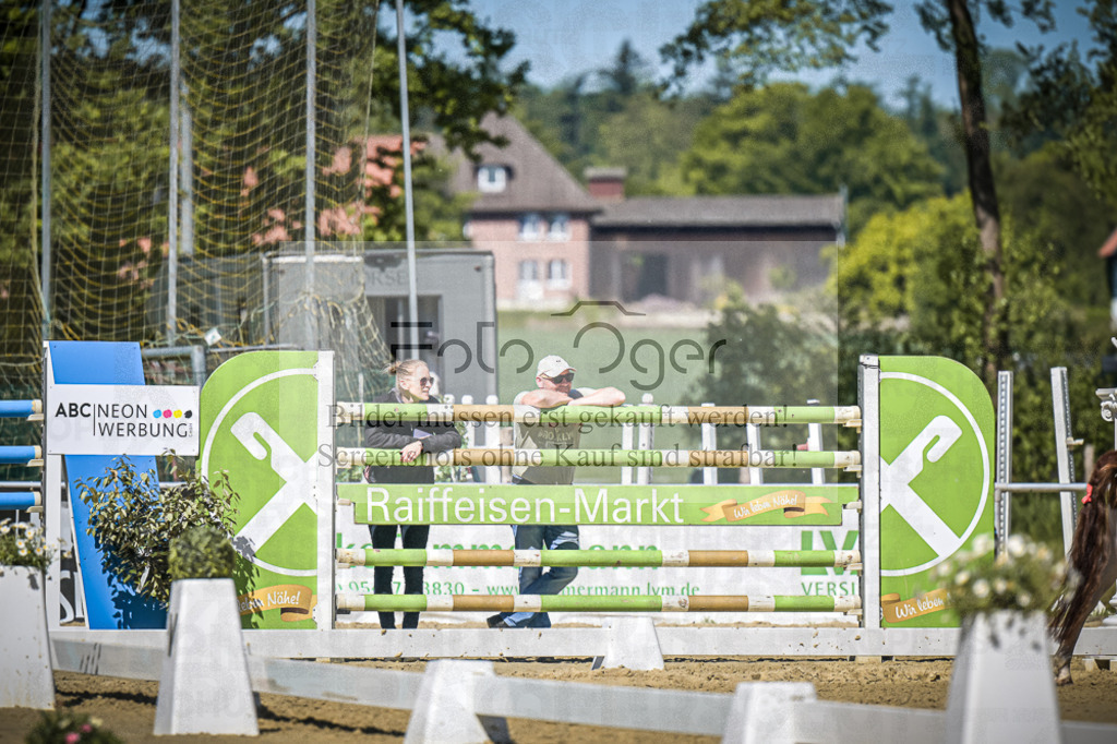 DOS_8033 | Entdecke hochwertige Reitturnierfotos von Foto Oger. Professionell, emotional und authentisch – jetzt Lieblingsmomente im Shop bestellen.Deutschlandweite Turnierfotografie. - Realisiert mit Pictrs.com