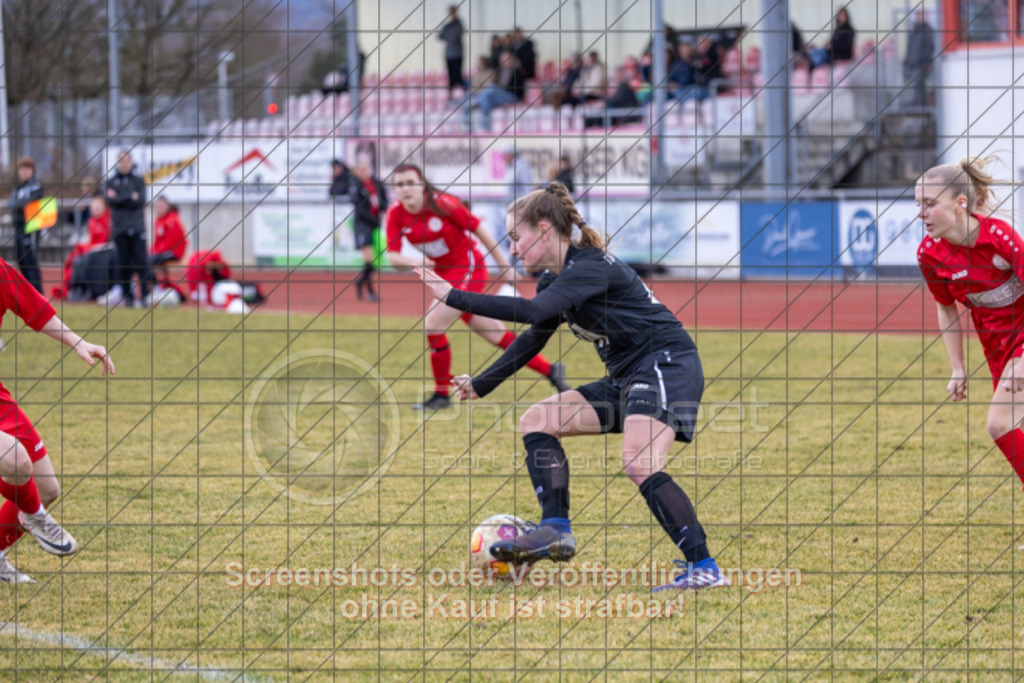 20250223_140311_0426 | #,1.FC Donzdorf (rot) vs. TSV Tettnang (schwarz), Fussball, Frauen-WFV-Pokal Achtelfinale, Saison 2024/2025, Rasenplatz Lautertal Stadion, Süßener Straße 16, 73072 Donzdorf, 23.02.2025 - 13:00 Uhr,Foto: PhotoPeet-Sportfotografie/Peter Harich