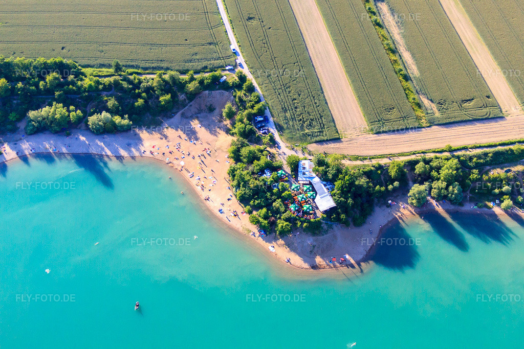 Luftbild: Mit Badgästen übersähter FKK Strand Epplesee im Ortsteil Forchheim in Rheinstetten im Bundesland Baden-Württemberg in Deutschland. Foto: IMG_57945.jpg vom 16.06.2013 durch Werner Riehm/FLY-FOTO.deSitemap - rheinstetten.de