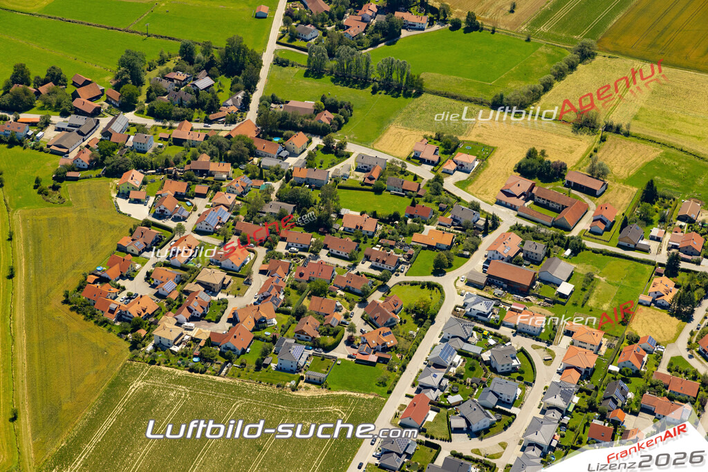 Aktuelles Luftbild von Aich Bodenkirchen - Die Luftaufnahme wurde 2022 mittels UL-Flugzeug erstellt ( keine Drohne ) - hochauflösende Kamera-Systeme von  Canon -Beste Qualität - Für grossformatige Ausdrucke geeignet. Die Geschenkidee !