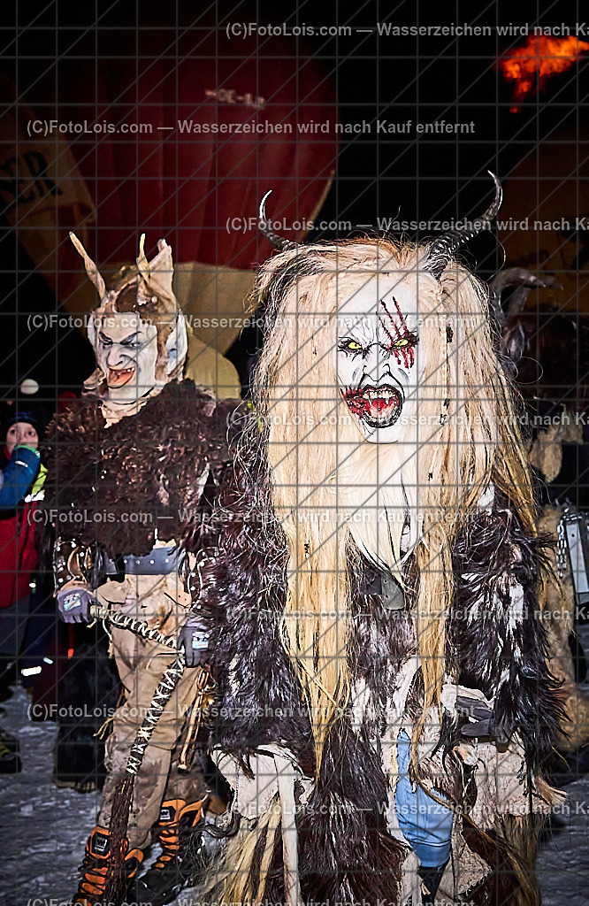 _ALP8375_NACHTderBALLONE_Lackenhof_Gaminger Oetscherteufel | ... mit dem Ballonsportclub Ötscherland aus Wieselburg, der Bergrettung Lackenhof mit einer Schauübung, der Perchtengruppe 'Gaminger Ötscherteufeln' und dem Musikverein Lackenhof, die Ballonfahrer spendeten ihre Gage in diesem Jahr dem schwer verunglückten Gerald Bernreiter alias 'KLEX' der erst nach der ReHa und einem Umbau seines Hauses in Lackenhof frühestens im Mai 2026 wieder nach Hause kommen kann, So 28. Dezember 2025.