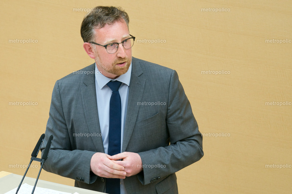 Andreas Winhart (10) | Metropolico