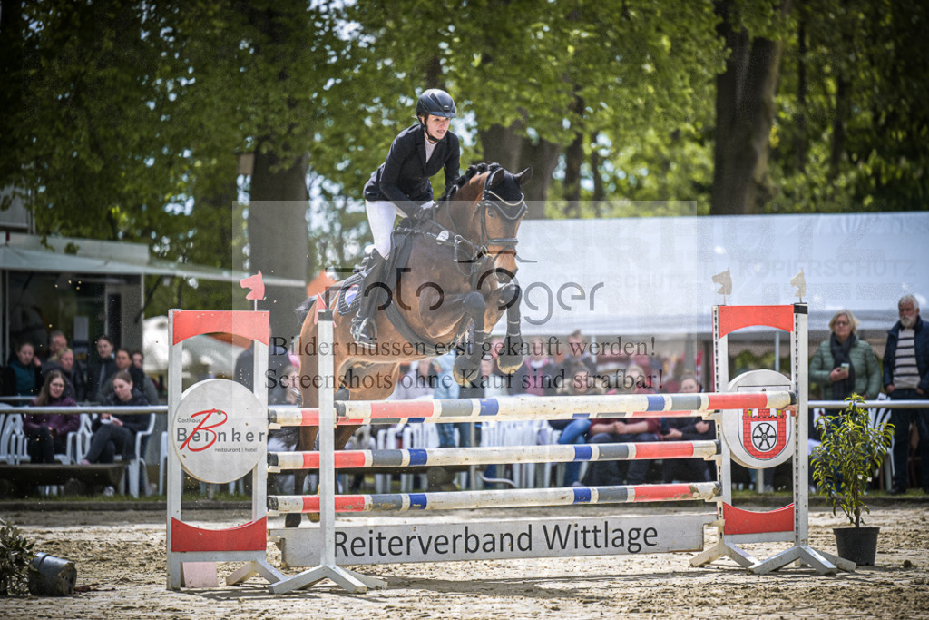DOS_7794 | Entdecke hochwertige Reitturnierfotos von Foto Oger. Professionell, emotional und authentisch – jetzt Lieblingsmomente im Shop bestellen.Deutschlandweite Turnierfotografie. - Realisiert mit Pictrs.com
