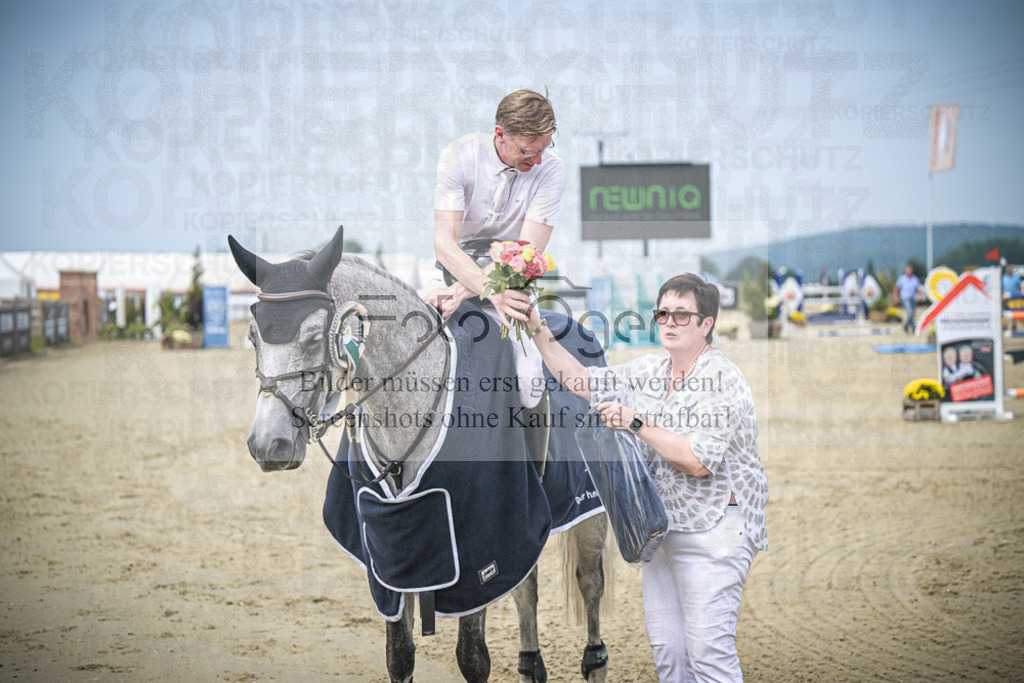 DOS_0021 | Entdecke hochwertige Reitturnierfotos von Foto Oger. Professionell, emotional und authentisch – jetzt Lieblingsmomente im Shop bestellen.Deutschlandweite Turnierfotografie. - Realisiert mit Pictrs.com