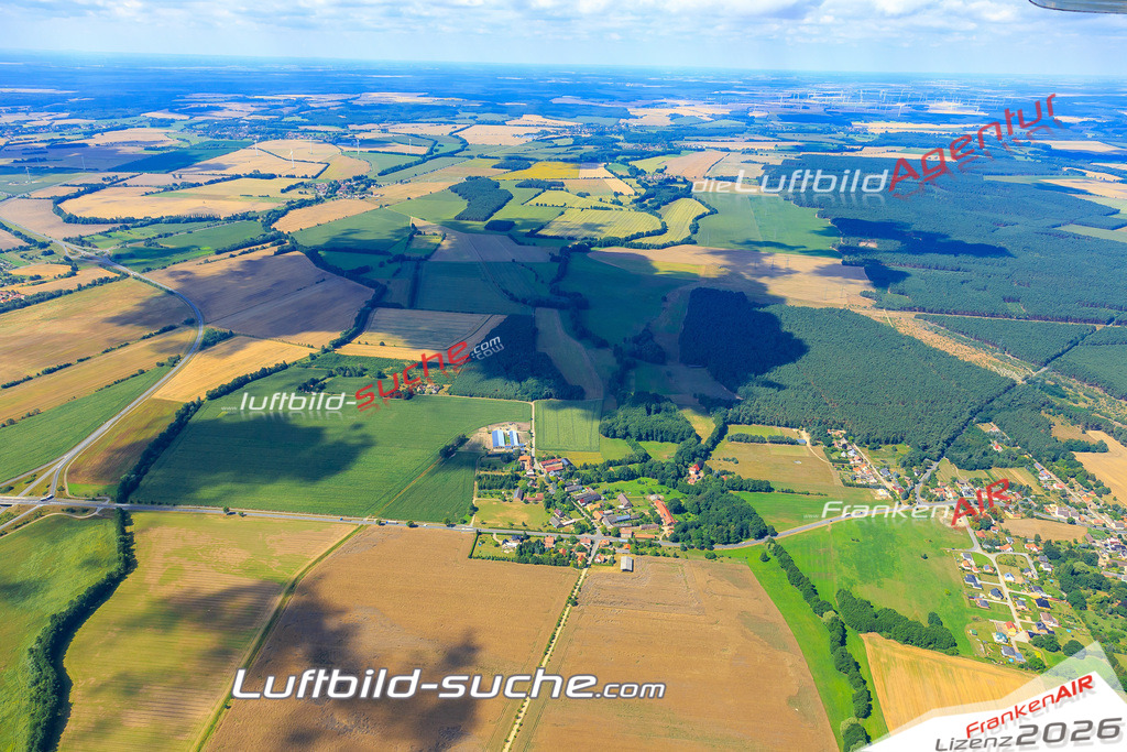 Die Luftaufnahme Giessmannsdorf -  wurde vom UL-Flugzeug (keine Drohne) aus fotografiert.Hohe Druck- Auflösung-die Geschenkidee!