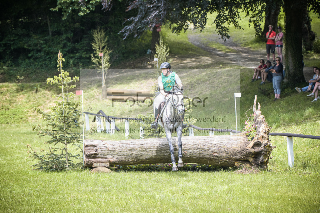DOS_6490 | Entdecke hochwertige Reitturnierfotos von Foto Oger. Professionell, emotional und authentisch – jetzt Lieblingsmomente im Shop bestellen.Deutschlandweite Turnierfotografie. - Realisiert mit Pictrs.com