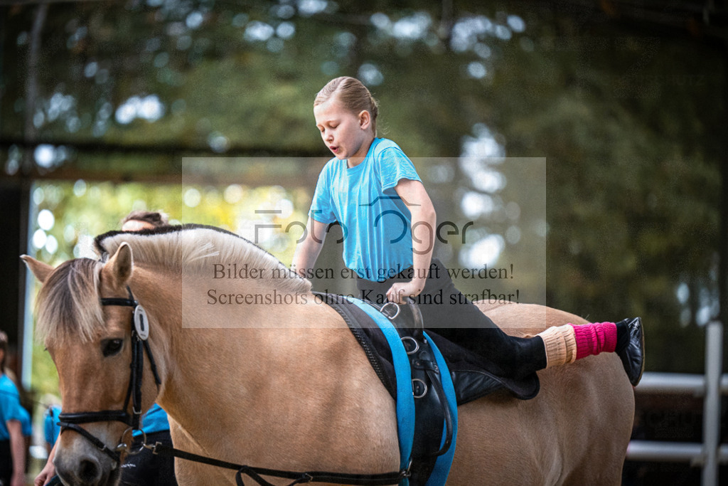 DOS_0137 | Entdecke hochwertige Reitturnierfotos von Foto Oger. Professionell, emotional und authentisch – jetzt Lieblingsmomente im Shop bestellen.Deutschlandweite Turnierfotografie. - Realisiert mit Pictrs.com