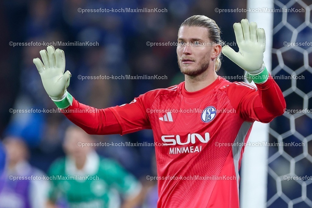 S0426092501199 | 25.09.2025, Fußball, FC Schalke 04 - SpVgg Greuther Fürth, 7.Spieltag, 2. Fußball Bundesliga, Veltins-Arena Gelsenkirchen, Saison 2025 2026: Torwart Loris Karius&nbsp;(Schalke04 #01) DFB regulations prohibit any use of photographs as image sequences and or quasi-video.