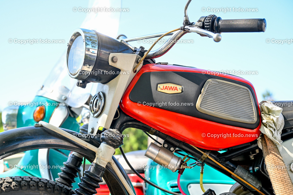 Slowakei_ Povazska Bystrica_ Veteran Tour Manin_ 14.06.2025-7 | 14.06.2025, Slowakei, SVK, Trenciansky kraj, Povazska Bystrica, im Bild Oldtimer Klub, Historische Fahrzeuge, Veteran Tour Manin, Auto, Alt, Besucher, Menschen, Feature, Symbolbild