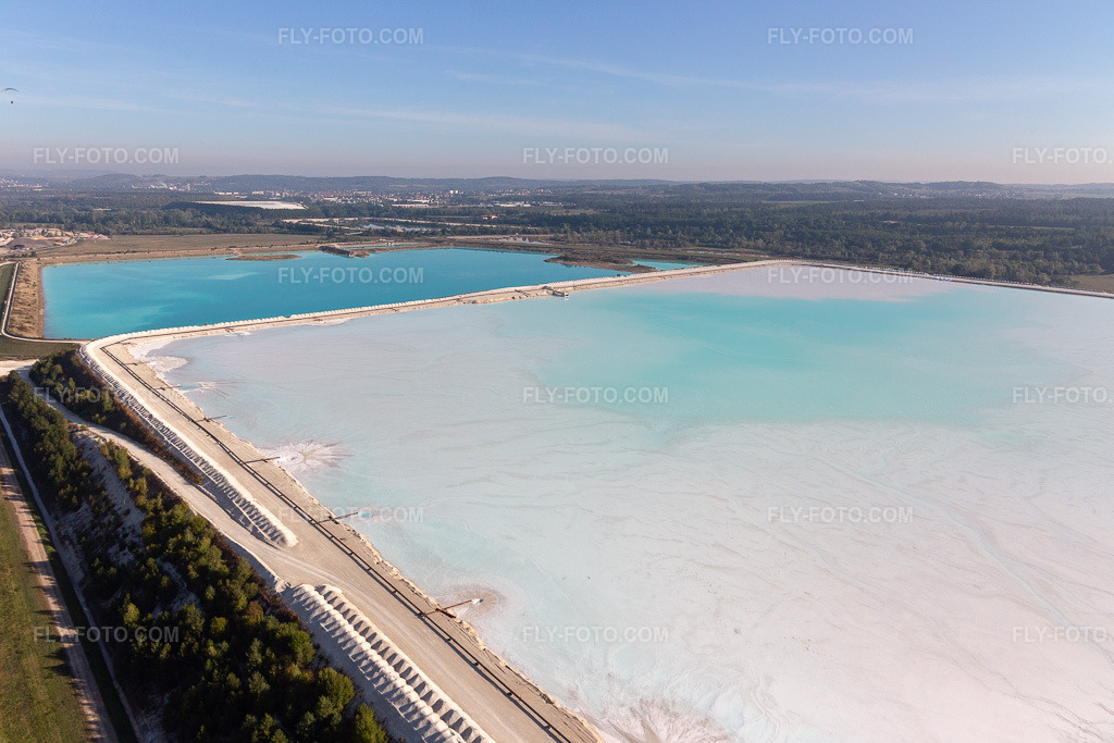 Aerial view: Saltworks in Rosières-aux-Salines in the state Meurthe et Moselle, France. – Photo: IMG_118248.jpg taken on 09/15/2019 by Werner Riehm/FLY-FOTO.com – Resolution of the original: 5423 x 3615 px