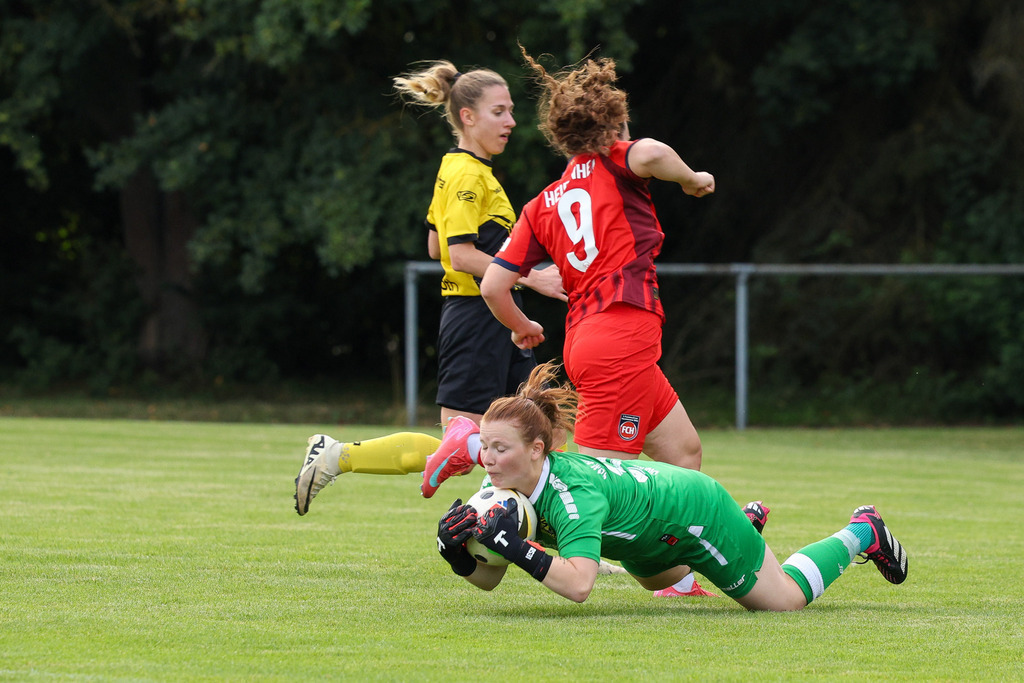 Fußball I FRAUEN I Saison 2025-2026 I Freundschaftsspiel I SGM Ebnat-Waldhausen - 1FC Heidenheim 1846 2 I_250823_4343 | Fotopresso – Sportfotografie in Heidenheim & Umgebung. Professionelle Sportfotografie für unvergessliche Momente. Dynamische Action-Shots, emotionale Szenen & hochwertige Bilder. - Realisiert mit Pictrs.com
