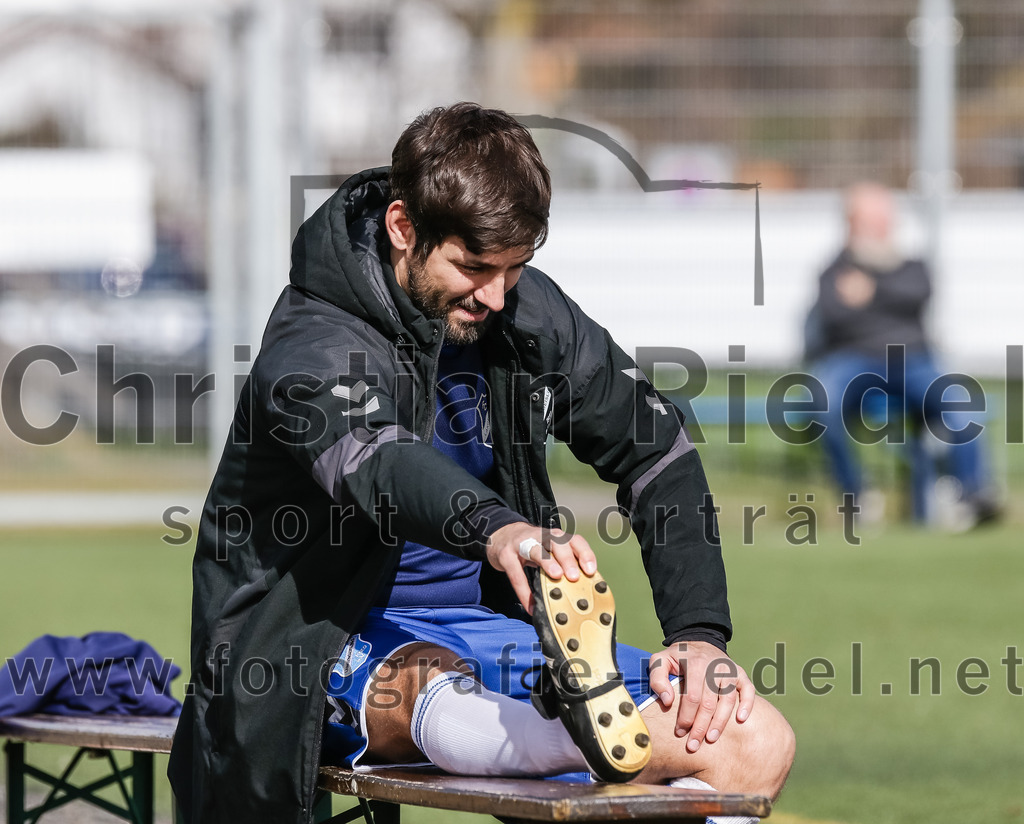 2024-02-24_005_FC_Langengeisling_II_gegen_SG_Reichenkirchen | Erding, Deutschland, 24.02.2024:
Fußball, Kreisklasse 2023 / 2024, Testspiel, FC Langengeisling II gegen SG Reichenkirchen, Endergebnis: 7:1

Lukas Stenzel (FC Langengeisling, #13)

Foto: Christian Riedel / fotografie-riedel.net