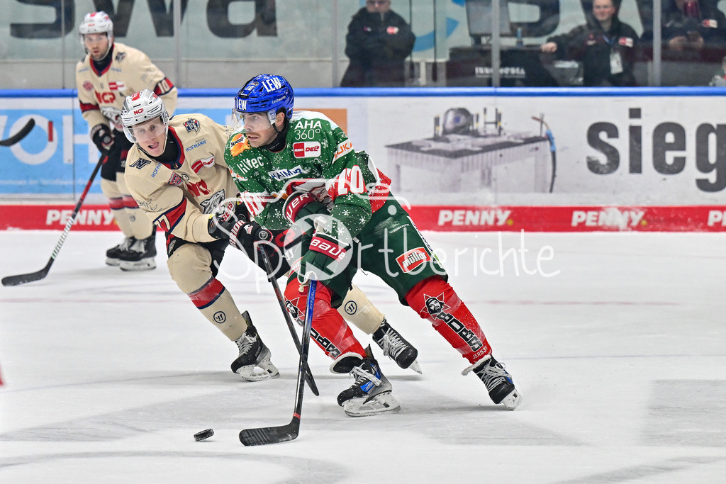 Augsburger Panther - Nürnberg Ice Tigers | im Duell Will GRABER (Nürnberg Ice Tigers #77) und Chris COLLINS (Augsburger Panther #10) / Zweikampf / DEL: Augsburger Panther - Nuernberg Ice Tigers, Curt Frenzel Stadion am 06.12.2024