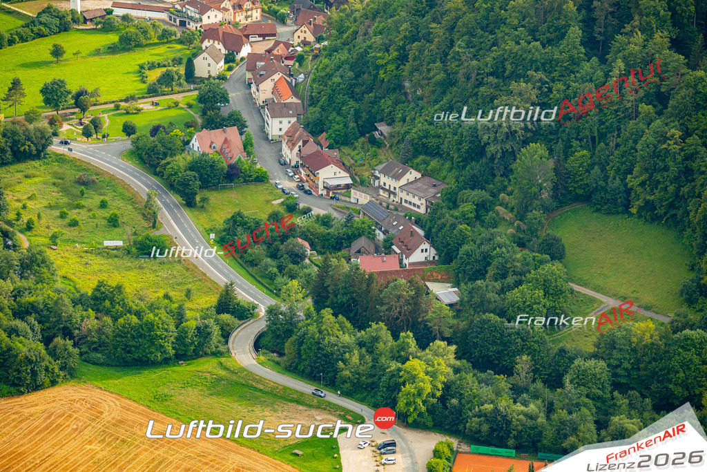 Das Luftbild zeigt : Behringersmühle Gößweinstein - Die Luftaufnahme wurde 2024 vom UL-Flugzeug aus erstellt ( keine Drohne ) - Hochauflösende Luftaufnahme - Für grossformatige Ausdrucke geeignet. Die Geschenkidee !Mit Lizenz und Bildrechte bestellbar