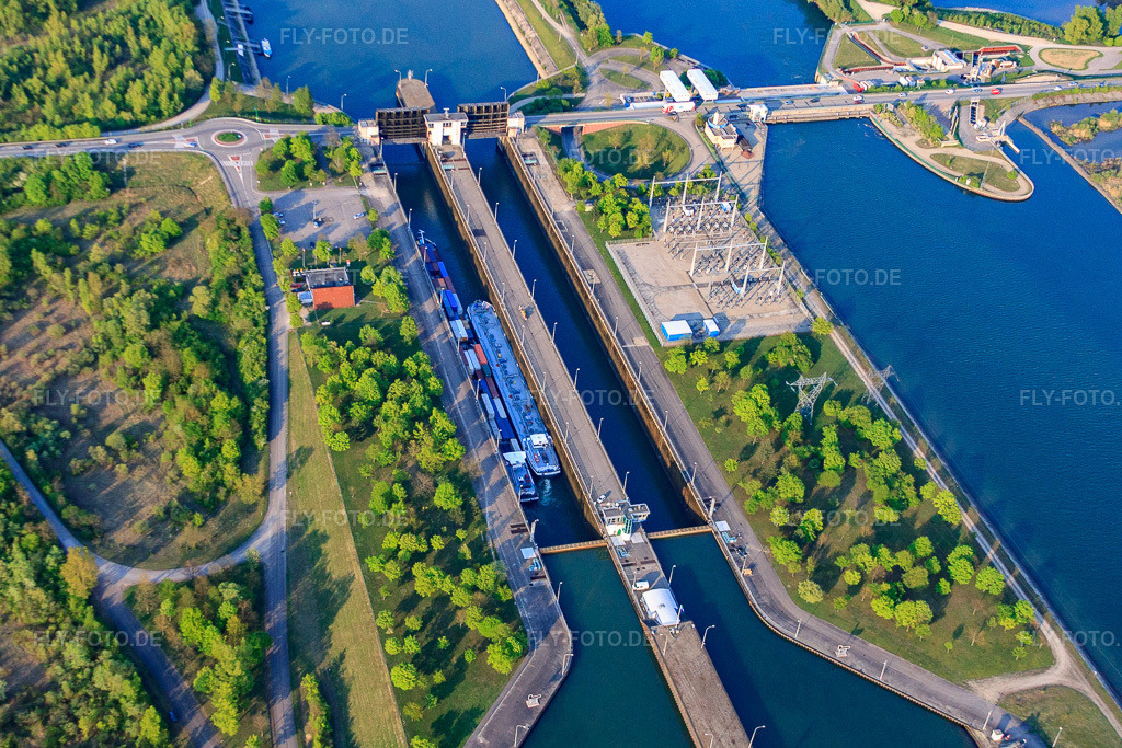 Luftbild: Pont de Gambsheim, Schleuse am Rhein in Gambsheim im Bundesland Bas-Rhin in Frankreich.Foto: IMG_39557.jpg vom 14.04.2011 durch Werner Riehm/FLY-FOTO.deAuflösung des Originals: 4427 x 2952 px