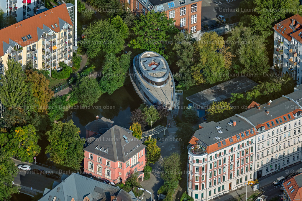 4040241 | LEIPZIG 14.09.2020 Gebäude der Veranstaltungshalle " Kulturhafen am Riverboat " in Tropfenform am Karl-Heine-Kanal an der Erich-Zeigner-Allee im Ortsteil Plagwitz in Leipzig im Bundesland Sachsen, Deutschland.