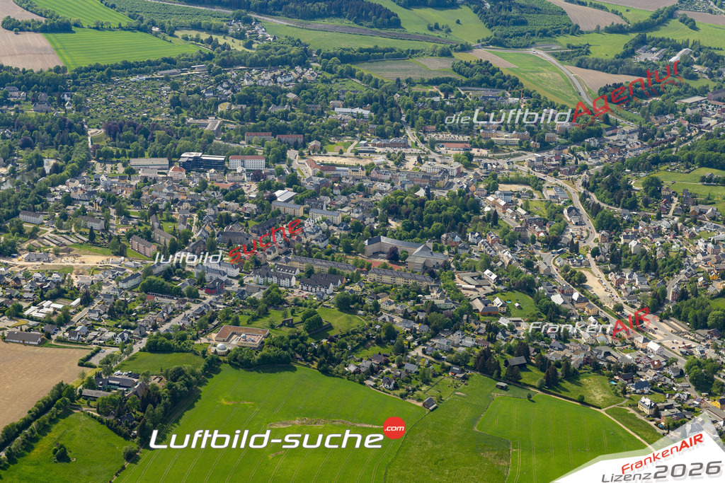 Das Luftbild der Stadt Rodewisch wurde 2022 vom Flugzeug heraus erstellt (keine Drohnen-Aufnahmen) Aufnahmehöhe ca.450 Meter- hohe Bildauflösung und Druck-Qualität. Garantiert!