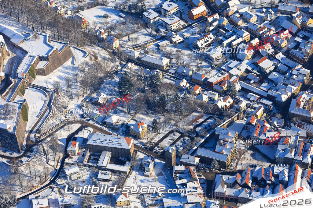 Die Luftaufnahme der Stadt Kronach wurde vom UL-Flugzeug heraus erstellt ( keine Drohne )- hohe Auflösung für beste Qualität