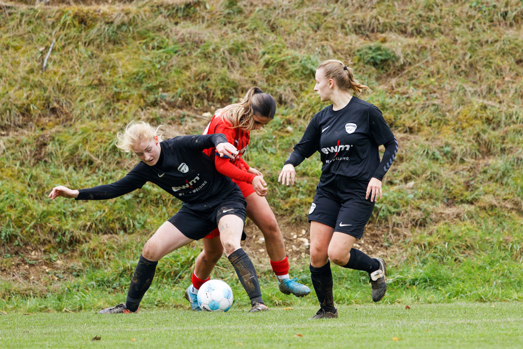 HOHFCH_251109_9055 | 1.FC Heidenheim 1846 II vs. GAST, Fußball, Frauen, Bezirksliga, 2025/2026, X. Spieltag, 03.10.2025 in Heidenheim, Kunstrasen b. Voith-Arena West(Foto: Michael Bulling) - Realisiert mit Pictrs.com