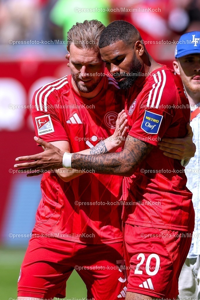 F9510052502249 | 10.05.2025, Fußball, Fortuna Düsseldorf - FC Schalke 04, 2. Fußball Bundesliga, Merkur Spiel-Arena, Saison 2024 2025: Andre Hoffmann (Fortuna Duesseldorf #3) zusammen mit Jamil Siebert (Fortuna Duesseldorf #20) Freude Glüklich Mimik lachend DFB regulations prohibit any use of photographs as image sequences and or quasi-video.
