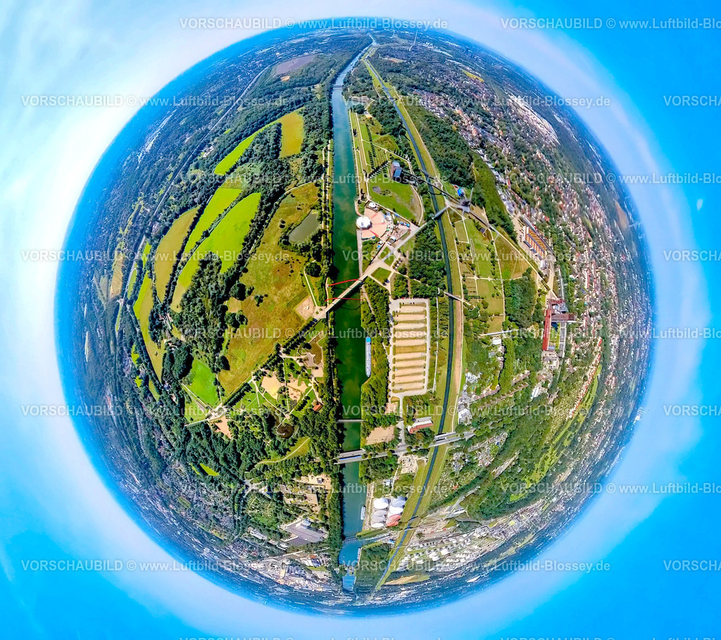 Gelsenkirchen240890550EmscherRhein-Herne-KanalNordSternPark | Luftbild, Nordsternpark Landschaftspark, Herkules von Gelsenkirchen Figur, Statue und Skulptur vom Künstler Markus Lüpertz auf dem Nordsternturm, Förderturm, Fluss Emscher und Rhein-Herne-Kanal, Erdkugel, Fisheye Aufnahme, Fischaugen Aufnahme, 360 Grad Aufnahme, tiny world, little planet, fisheye Bild, Heßler, Gelsenkirchen, Ruhrgebiet, Nordrhein-Westfalen, Deutschland