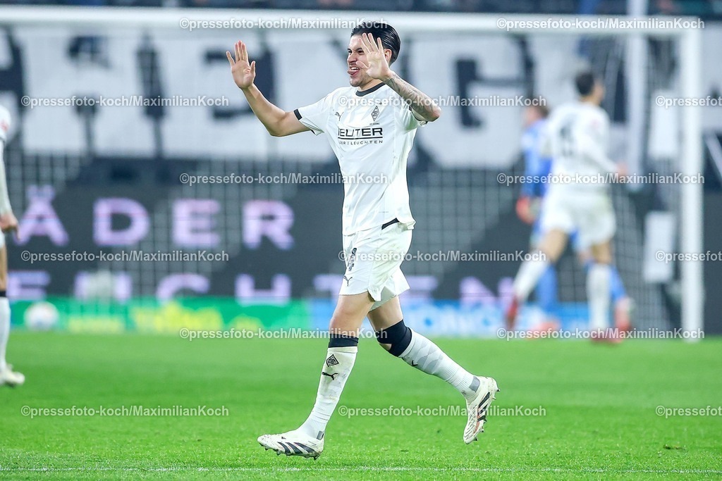 BMG28112501054 | 28.11.2025, Fußball, Borussia Mönchengladbach - RB Leipzig, 1. Fußball Bundesliga, 12.Spieltag, Borussia-Park, Saison 2025 2026: Zu früh gefreut - das Tor von Franck Honorat (Borussia Mönchengladbach #09) wird zum Abseitstor und aberkannt. Willi Orban (RB Leipzig #04) jubelnd DFB regulations prohibit any use of photographs as image sequences and or quasi-video.