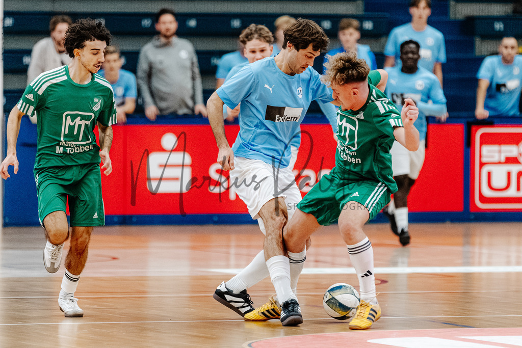 47. Stadtmeisterschaften im Hallenfußball 2025, Vorrunde | Stadtmeisterschaften im Hallenfußball 2025, Vorrunde, Sporthalle Berg Fidel in Münster. Foto: sportfotografie.ms | Markus Paletta - Realisiert mit Pictrs.com