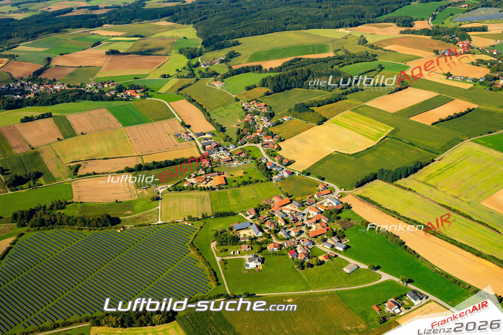 Das Luftbild zeigt : Unterhaselbach Mallersdorf-Pfaffenberg - Die Luftaufnahme wurde 2023 vom UL-Flugzeug aus erstellt ( keine Drohne ) - Hochauflösende Luftaufnahme - Für grossformatige Ausdrucke geeignet. Die Geschenkidee !Mit Lizenz und Bildrechte bestellbar