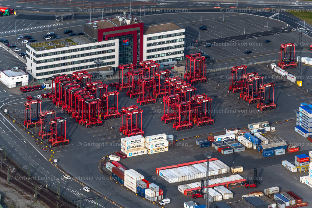 4030674 | BREMERHAVEN 01.06.2020 Containerterminal im Containerhafen des Überseehafen Am Nordhafen in Bremerhaven im Bundesland Bremen. // Container Terminal in the port of the international port Am Nordhafen in Bremerhaven in the state Bremen. Foto: Gerhard Launer