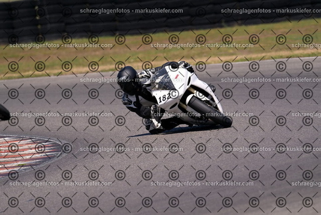 26bt04-1683 | markuskiefer.com - Realisiert mit Pictrs.com
