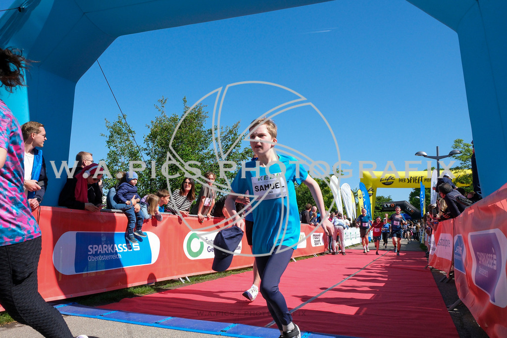 ..... | LINZ,AUSTRIA,27.April 24, Int. 3 Brückenlauf Linz  , Image shows: Photo: WAPICS / Michael ring