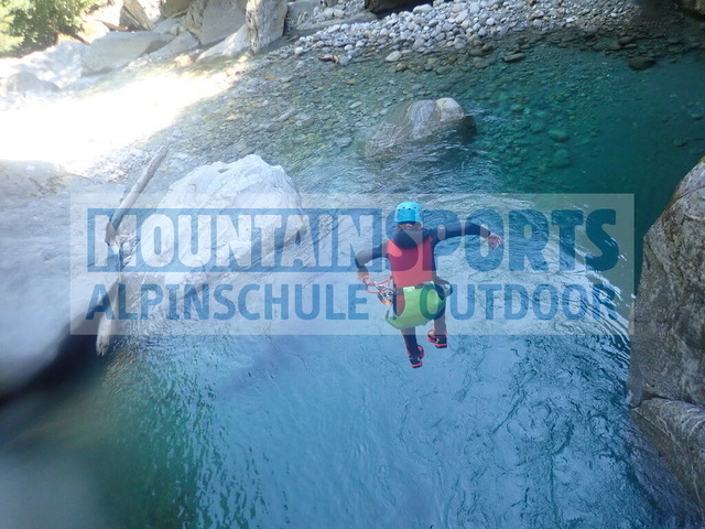 P1050200 | Bestelle die Bilder deines Berg- oder Wasser-Abenteuers mit Mountain Sports bequem von zu Hause aus direkt über unseren Online Fotoshop von pictrs.com. - Realisiert mit Pictrs.com