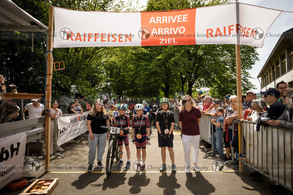 Eierlesen 2026 | Sie wurden bei einem Event oder Sportanlass fotografiert? Hier finden sie ihre Bilder! - Realisiert mit Pictrs.com