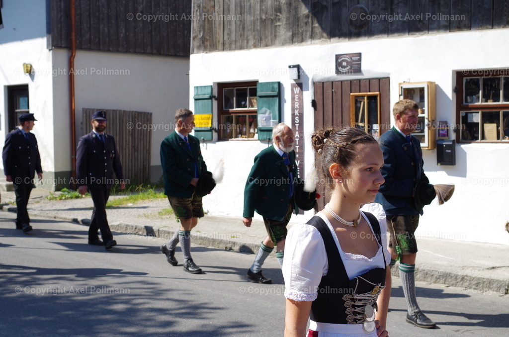 IMGP3682 | fotografiert von Axel PollmannLeonhardi Wallfahrt Benediktbeuern und Murnau, Fronleichnam, Fasching, Landschaft im Loisachtal und Benediktbeuern  - Realisiert mit Pictrs.com
