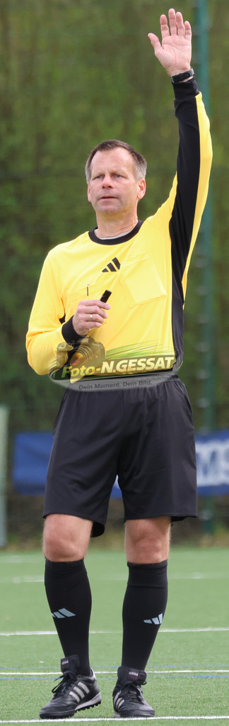 SV Enger-Westerenger - TSV Löhne | Auf dem Bild zu sehen: Schiedsrichter: Frank TiemannSV Enger-Westerenger, TSV Löhne, Saison 25/26, Kreisliga A, Enger, Deutschland - Realisiert mit Pictrs.com