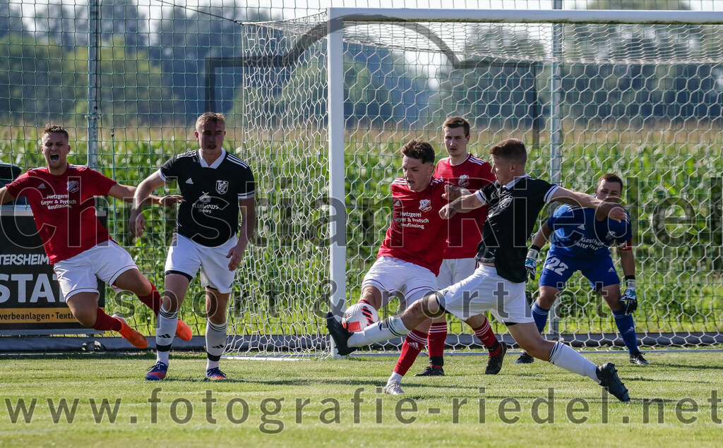 2023-08-20_079_TuS_Oberding_gegen_FC_Finsing_II | Oberding, Deutschland, 20.08.2023:
Fußball, Kreisklasse 2023 / 2024, 3. Spieltag, TuS Oberding gegen FC Finsing II, Endergebnis: 1:1

Julian Renz (TuS Oberding, #21), Dominik Scharnagl (FC Finsing, #11)

Foto: Christian Riedel / fotografie-riedel.net