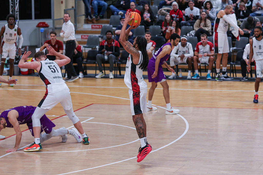 Pro A BAYER GIANTS vs BG Göttingen-30 | Fotos von Basketballspielen aus dem Raum NRW fotografiert von Gero Mueller-Laschet und Daniel Schaefer - Realisiert mit Pictrs.com