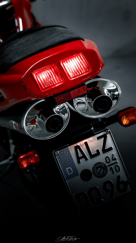 Ducati 996 | Entdecken Sie die faszinierende Welt von Alexander Tschuncky Arts: Kreative Fotografie, atemberaubende Automobilkunst und hochwertiger Bilderdruck. Lassen Sie sich inspirieren! - Realisiert mit Pictrs.com