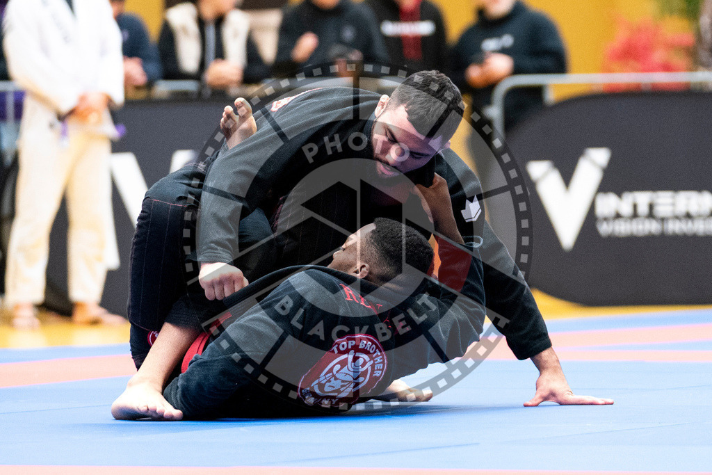 20231118PBB10714 | Fighters compete during the AJP Tour 600 Frankfurt Championship in Frankfurt/Main, Germany, on November 18, 2023.