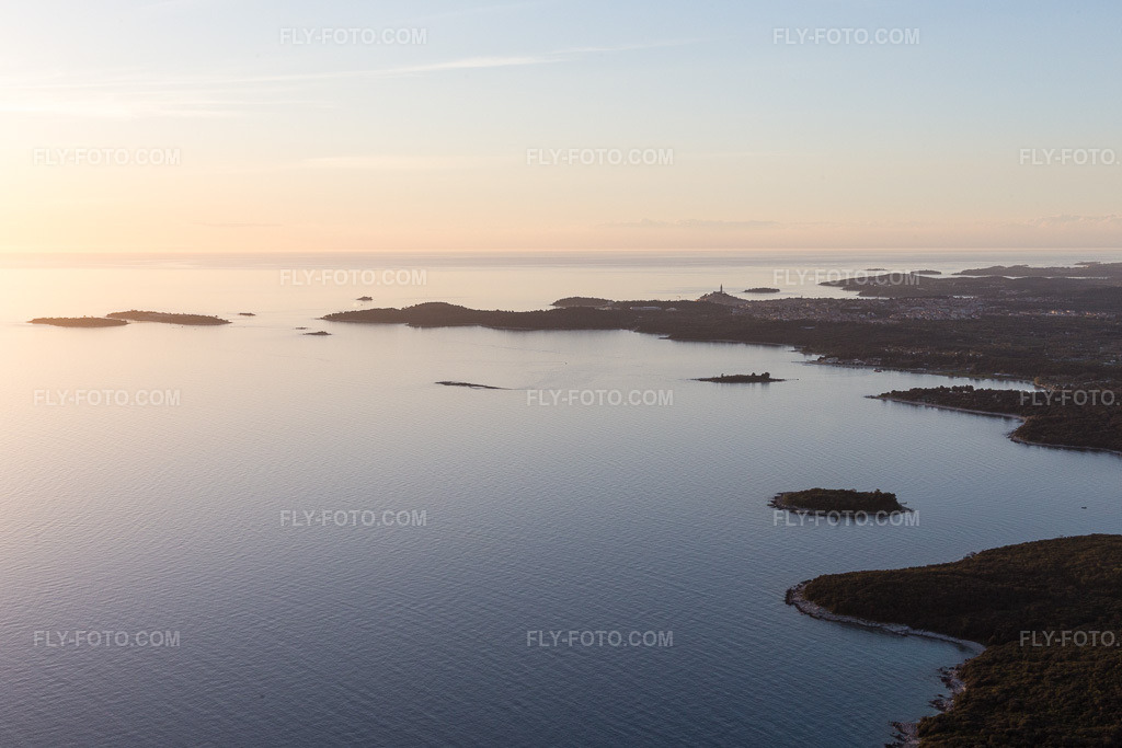 Aerial view: View of the town in Rovinj in the state Gespanschaft Istrien, Croatia. – Photo: IMG_106159.jpg taken on 04/13/2018 by Werner Riehm/FLY-FOTO.com – Resolution of the original: 5355 x 3570 px