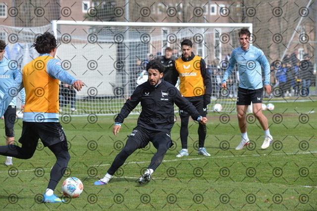 RGE_8868 | Hertha BSC, 2.Bundesliga, Herren, Training, Saison 2025/26, in der Mitte Kevin Sessa ( Hertha BSC ) Dienstag, 31.03. 2026,   Fotograf: Ralf Gebhardt - Realisiert mit Pictrs.com