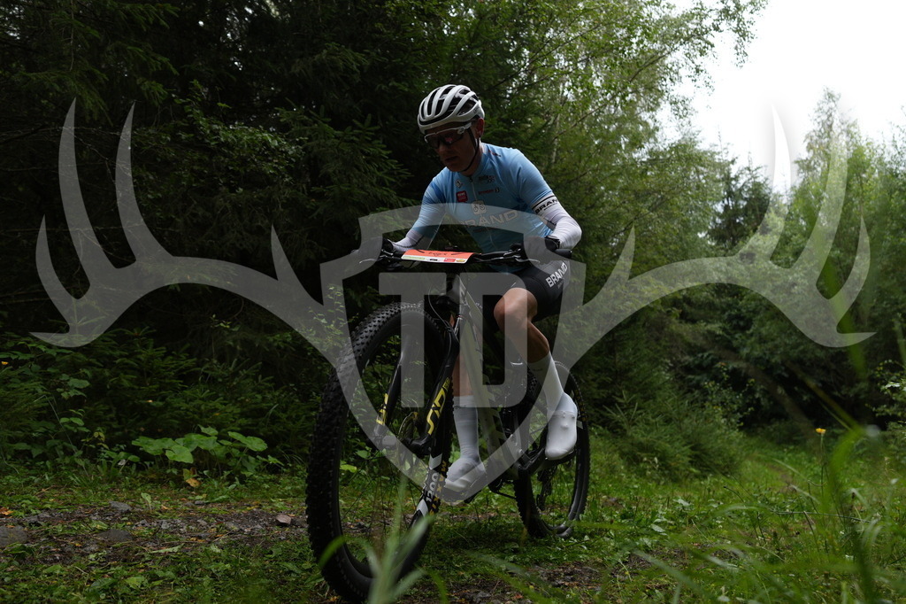 A6703455 | Fotogalerie der Treibjagd im Dunkelwald - Dein MTB Etappenrennen im Erzgebirge - Realisiert mit Pictrs.com